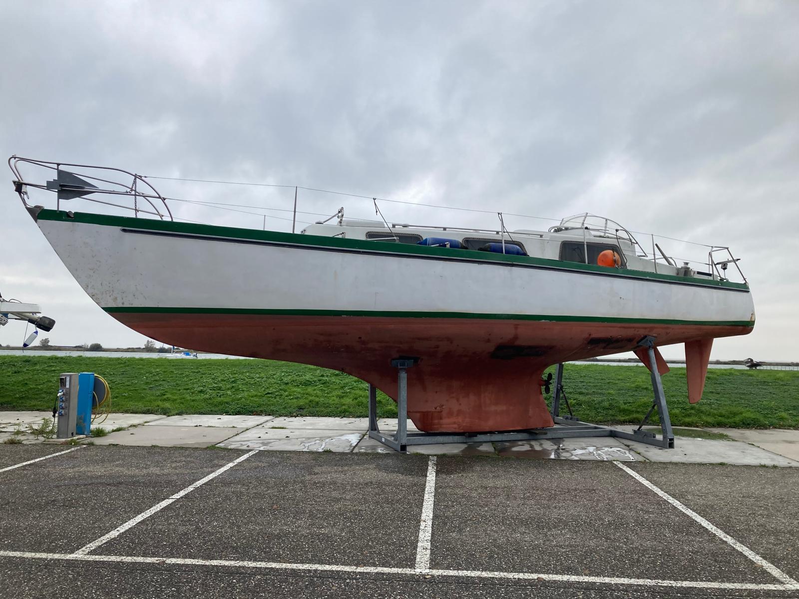 ONE-OFF-YACHT Sayonara – Außenansicht