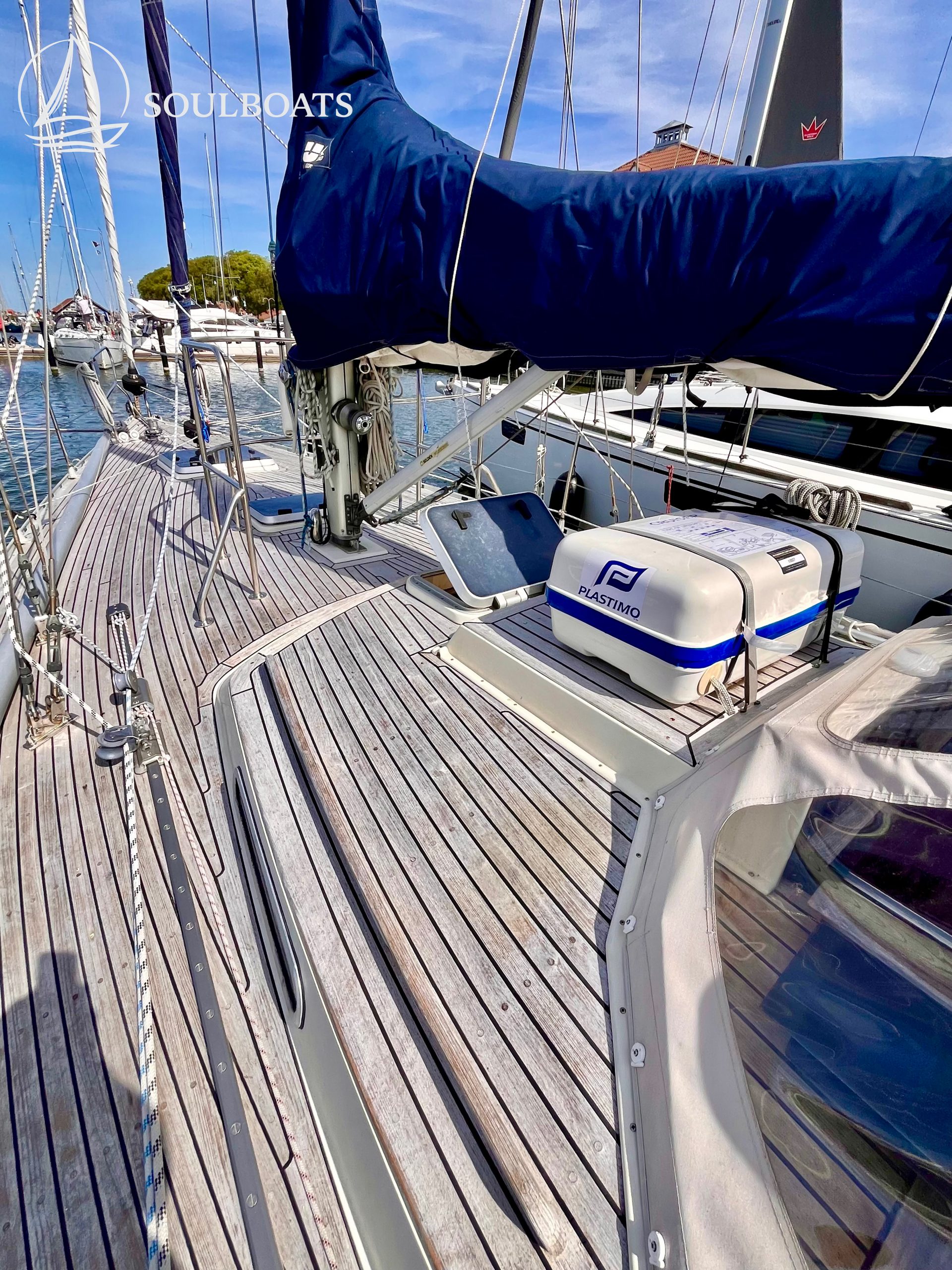 Deck und Vorschiff der Breehorn 37